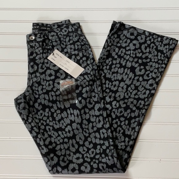 RVT Denim - RVT Black Silver Metallic Leopard Hi Rise.  Size 3/4